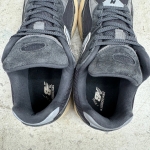T926CS24 - NEWBLANCE 2002 BLACK DARK GREY - 42,5
