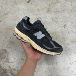 T926CS24 - NEWBLANCE 2002 BLACK DARK GREY - 42,5