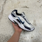 T926CS53 - NIKE INITIATOR WHITE BLUE - 42