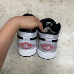 T926JD11 - 1S LOW WHITE FIRE RED BLACK - 43