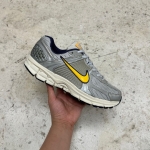 T926CS83 - NIKE VOMERO 5 PURE PLATINUM LASER ORANGE - 40