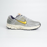 T926CS83 - NIKE VOMERO 5 PURE PLATINUM LASER ORANGE - 40