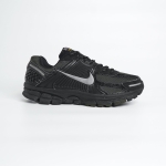 T926CS102 - NIKE VOMERO 5 BLACK GREEN - 40