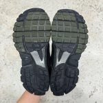 T926CS102 - NIKE VOMERO 5 BLACK GREEN - 40