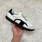 T926CS128 - CHAMPION TRAINER CREAM BLACK - 40