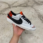 T926CS178 - NIKE BLAZER LOW 77 GREY BLACK ORANGE - 42.5