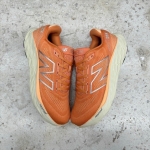 T926CS186 - NEWBLANCE 880 FRESH FOAM ORANGE LN - 43