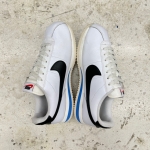 T926CS192 - NIKE CORTEZ WHITE BLUE - 40,5
