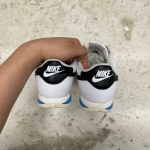 T926CS192 - NIKE CORTEZ WHITE BLUE - 40,5