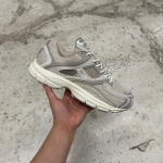 T926CS199 - REEBOK TRINITY KFS BEIGE - 40,5