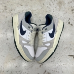 T1026CS27 - NIKE FULL FORCE GREEN WHITE BLUE - 42,5