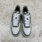 T1026CS36 - NIKE COURT VISION OLIVE WHITE - 40,5