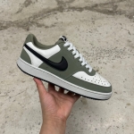 T1026CS36 - NIKE COURT VISION OLIVE WHITE - 40,5