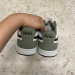 T1026CS36 - NIKE COURT VISION OLIVE WHITE - 40,5