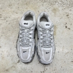 1026CS58 - NIKE P-6000 WHITE BLACK - 42,5