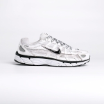 1026CS58 - NIKE P-6000 WHITE BLACK - 42,5