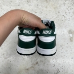 1026DU5 - NIKE DUNK LOW GREEN WHITE - 37,5