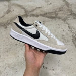 1026CS67 - NIKE SB ADVERSARY WHITE BLACK - 42