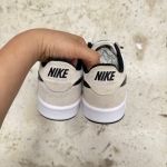 1026CS67 - NIKE SB ADVERSARY WHITE BLACK - 42