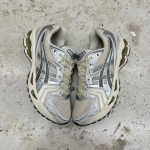 1026CS72 - ASICS KAYANO 14 BIRCH DARK PEWTER FB - 42