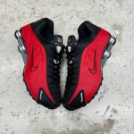 1026CS75 - NIKE SHOX R4 UNIVERSITY RED BLACK - 45