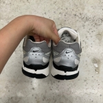 1026CS93 - NIKE P-6000 METALLIC SILVER BLACK - 43