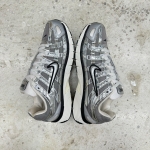 1026CS93 - NIKE P-6000 METALLIC SILVER BLACK - 43