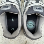 1026CS98 - NIKE P-6000 FLAT PEWTER FB - 42,5