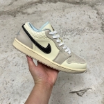1026JD13 - JORDAN 1 LOW SANDDRIFT FB - 40,5