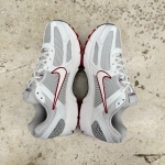 1026CS105 - NIKE VOMERO 5 GREY FOG DUNE RED DS FB - 44,5