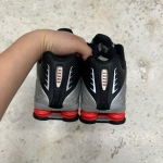 1026CS110 - NIKE SHOX R4 SILVER RED FB - 41