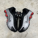 1026CS110 - NIKE SHOX R4 SILVER RED FB - 41