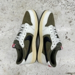 1026JD16 - JORDAN 1 LOW OG TRAVIS MEDIUM OLIVE FB - 42,5