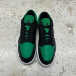 1026JD22 - JORDAN 1 LOW LUCKY GREEN LN