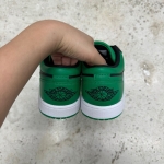 1026JD22 - JORDAN 1 LOW LUCKY GREEN LN