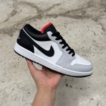 553558045 - JORDAN 1 LOW NEUTRAL GREY INFRARED DS FB
