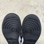 553558045 - JORDAN 1 LOW NEUTRAL GREY INFRARED DS FB