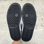 553558045 - JORDAN 1 LOW NEUTRAL GREY INFRARED DS FB