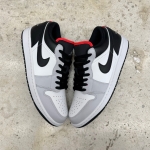 553558045 - JORDAN 1 LOW NEUTRAL GREY INFRARED DS FB