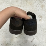 1026JD26 - JORDAN 1 LOW OG TRAVIS VELVET BROWN LN - 41