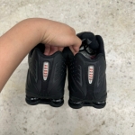 1026CS138 - NIKE SHOX R4 ALL BLACK FB - 42