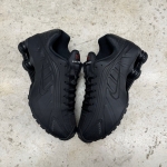 1026CS138 - NIKE SHOX R4 ALL BLACK FB - 42