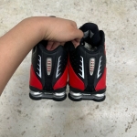 1026CS139 - NIKE SHOX R4 BRED - 42.5