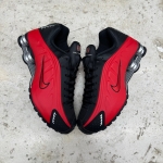 1026CS139 - NIKE SHOX R4 BRED - 42.5