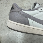 1026JD31 - JORDAN 1 LOW OG ATMOSPHERE GREY - 41