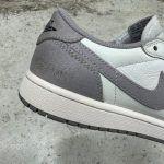 1026JD31 - JORDAN 1 LOW OG ATMOSPHERE GREY - 41