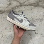 1026JD31 - JORDAN 1 LOW OG ATMOSPHERE GREY - 41