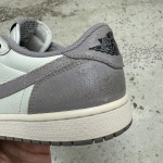 1026JD31 - JORDAN 1 LOW OG ATMOSPHERE GREY - 41