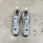 1026CS167 - NIKE V2K METALLIC SILVER LN - 44.5