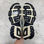 1026CS167 - NIKE V2K METALLIC SILVER LN - 44.5